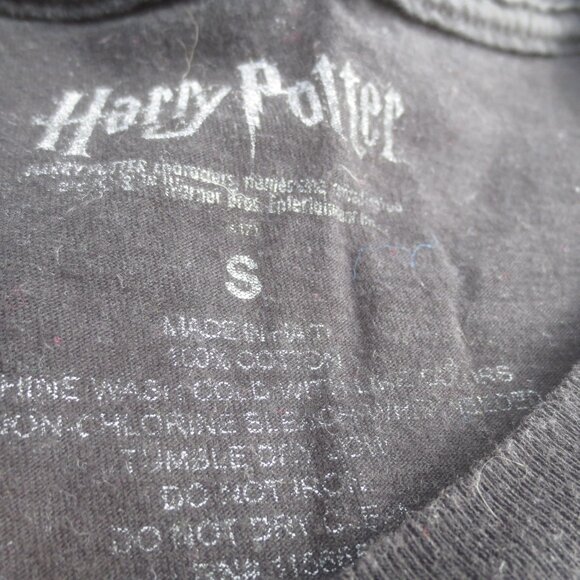Harry Potter Hufflepuff Badger Skunk T-Shirt - Size Small Women's. - Picture 7 of 9